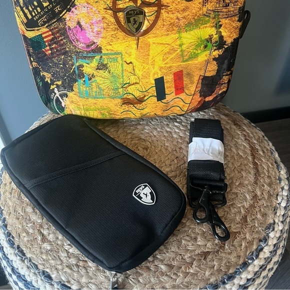 Heys Milano Hard Shell Make Up Case - Picture 10 of 13